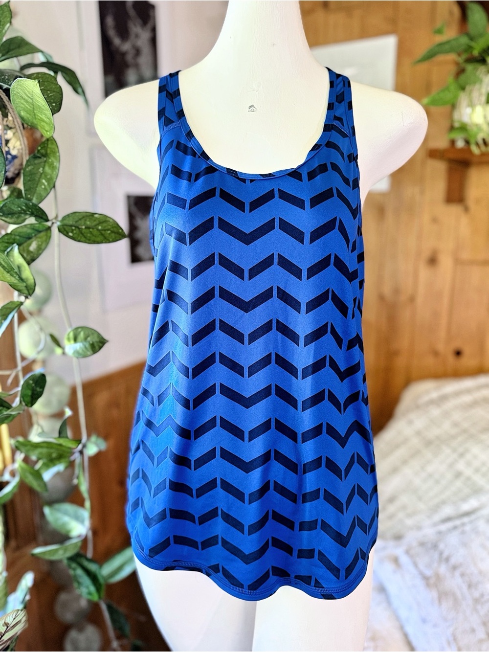 Lucy Women’s Blue Geometric Racerback Mesh Workout Tank Top Size Medium